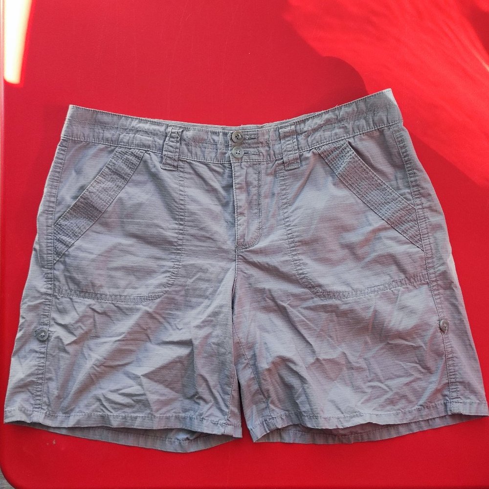 Tommy Hilfiger short cream colour women's size 10